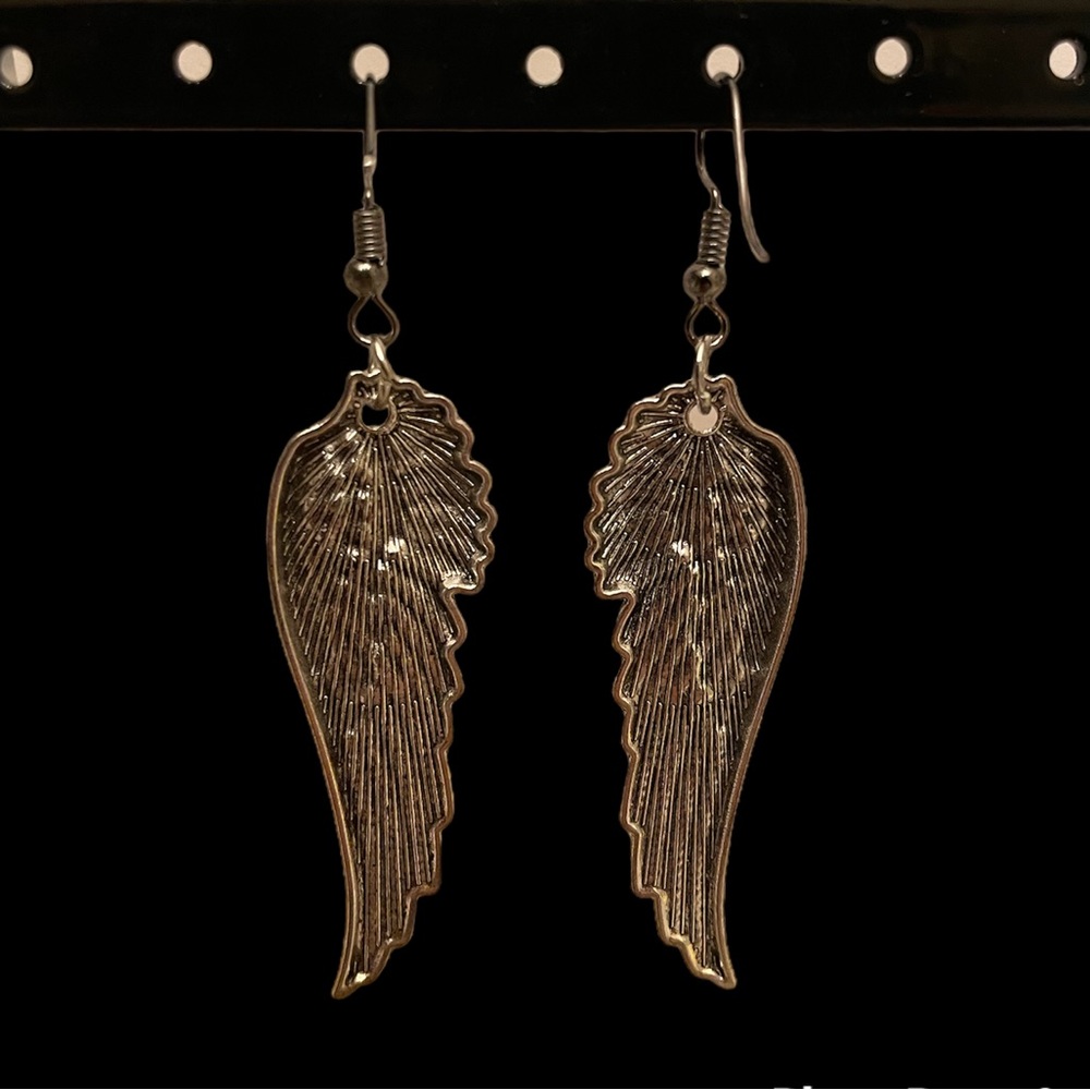 2/6/23*** 3 for $21 angel wing earrings - Picture 2 of 2